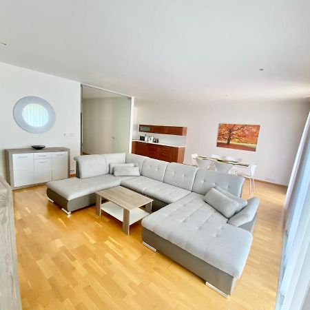 Apartment Korunni Dvur, 2 Free Parkings Praha Bagian luar foto