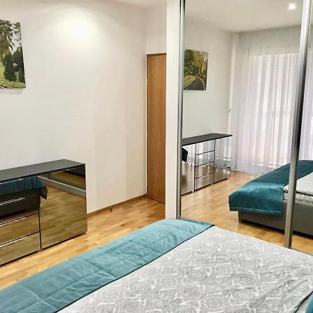 Apartment Korunni Dvur, 2 Free Parkings Praha Bagian luar foto