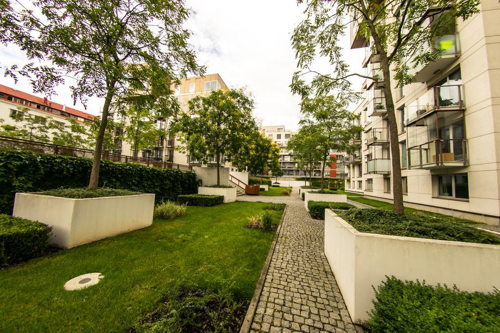 Apartment Korunni Dvur, 2 Free Parkings Praha Bagian luar foto