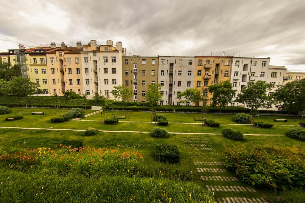 Apartment Korunni Dvur, 2 Free Parkings Praha Bagian luar foto