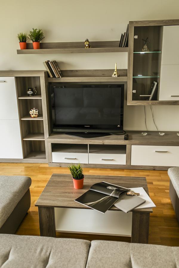 Apartment Korunni Dvur, 2 Free Parkings Praha Bagian luar foto