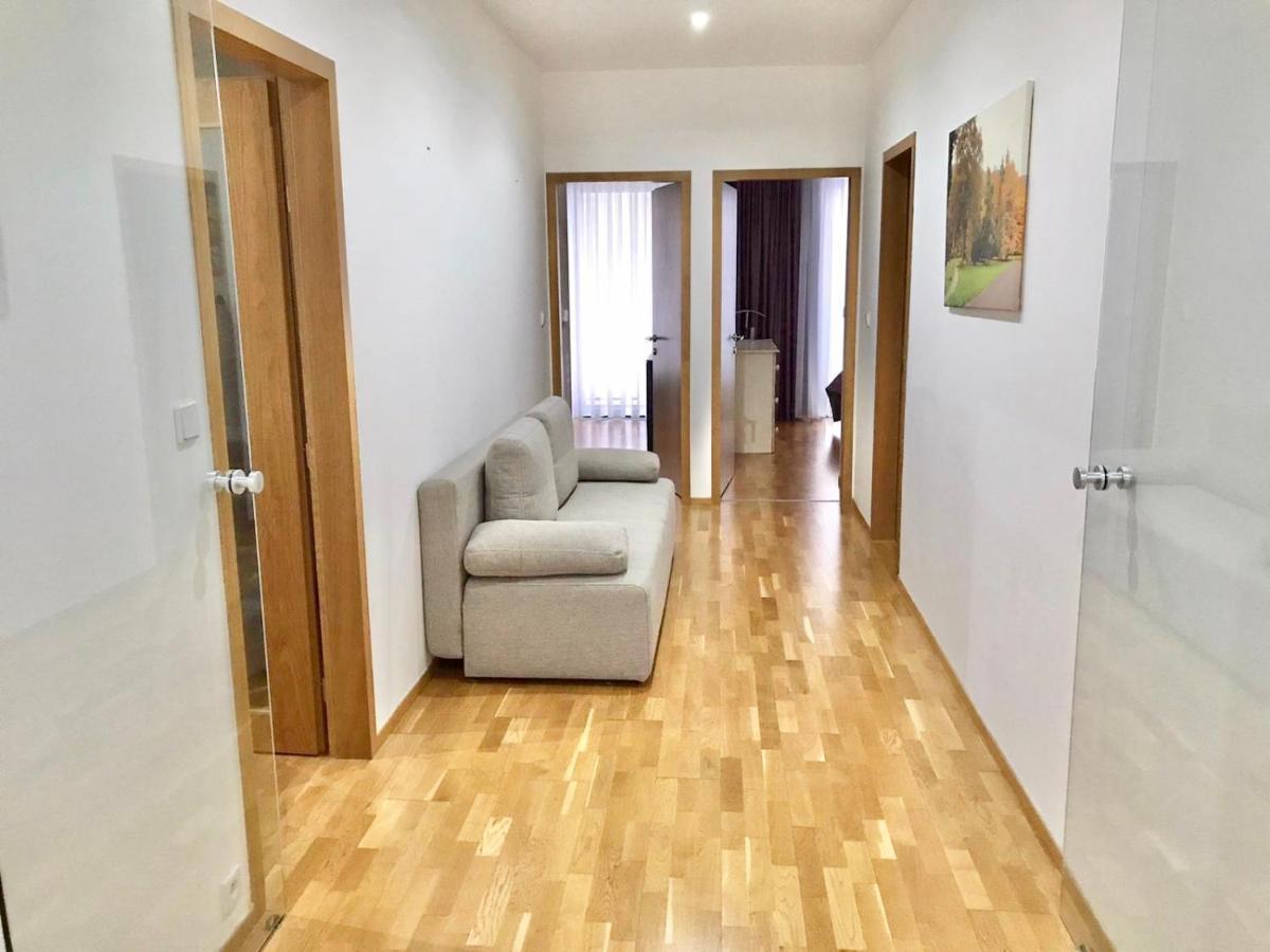 Apartment Korunni Dvur, 2 Free Parkings Praha Bagian luar foto